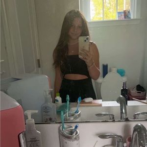 Meet your Posher, Ella